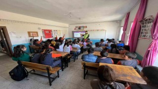 Karsta jandarmadan öğrencilere trafik eğitimi