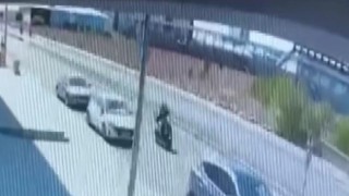 Karsta MHPli belediye başkanın kardeşinin aracının kurşunlanması güvenlik kamerasında