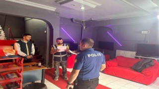 Karsta polis öğrenci servisi okul çevresinde denetim yapıyor