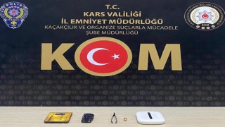 Karsta sürücü kursları sınavında kopyaya suçüstü