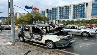 Kartalda adliye önüne getirdiği aracını ateşe verdi