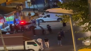 Kavgayı ayırmaya çalışan polise silah çekti, polis havaya ateş açtı: O anlar kamerada