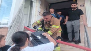 Keşanda apartman dairesinde yangın: İtfaiye eri yaralandı, ev sahibi fenalaştı