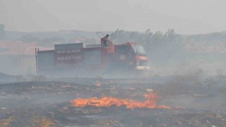 Keşanda evlere yaklaşan yangın mahalleliyi korkuttu