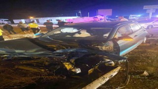 Kırmızı ışıkta geçen tır otomobile çarptı
