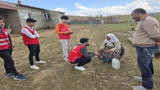 Kızılay gönüllüleri Diyadinde ihtiyaç sahibi ailelerin umudu oluyor