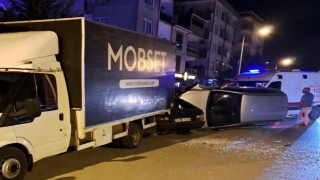 Kontrolden çıktı, park halindeki otomobillere çarptı: 2 yaralı