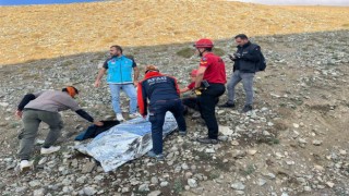 Kontrolünü kaybederek sert iniş yapan paraşütçü yaralı olarak kurtarıldı