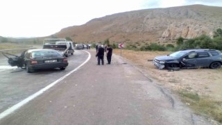 Konursu köyü yakınlarında trafik kazası: 1 ölü 2 yaralı