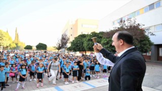 Konyaaltında ilk ders zilini Başkan Kotan çaldı
