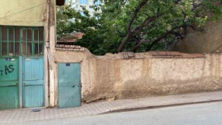 Konyada bir evin bahçesinde toprağa gömülü kadın cesedi bulundu