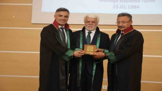Konyada meslekte 40 ve 50. yılını dolduran avukatlara plaket verildi