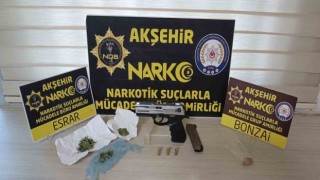 Konyada üzerinde uyuşturucu ve ruhsatsız silah bulunan şüpheli tutuklandı