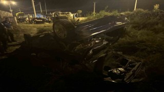Köpeğe çarpmamak için manevra yapan araç 50 metre uçtu: 2 yaralı