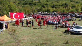 Köy yollarının asfaltlanmasını mehter takımıyla kutladılar