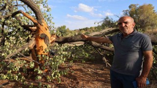 Köylüler yağmurlu havada dışarı çıkmaya korkuyor: Aynı bölgeye 3 defa yıldırım düştü