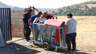 Koyun keçi yetiştiricilerine seyyar ilaçlama ve yıkama banyosu hibe edildi