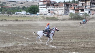 Kulada atlı cirit müsabakaları nefes kesti