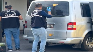 Kurşunlanan minibüs, polis uygulama noktasına sığındı