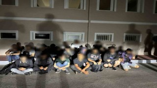 Kuşadasında 20 düzensiz göçmen ve 3 organizatör yakalandı