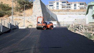 Kuşadasında yol yenileme çalışmaları sürüyor