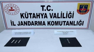 Kütahyada uyuşturucu ele geçirilen araçtaki 3 kişiden 2si tutuklandı