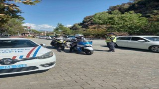 Kuyucak ve Kuşadasında motosiklet sürücüleri bilgilendirildi