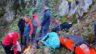 Maden ararken mahsur kalan madenciler 19 saat sonra helikopterle kurtarıldı