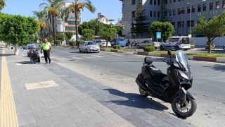Manavgatta elektrikli bisiklet ile motosiklet çarpıştı: 3 yaralı