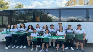 Manisa BBSKlı karateciler Eray Şamdan Karate Eğitim Seminerine katıldı