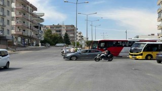 Mardinde halk otobüsü ile otomobil çarpıştı