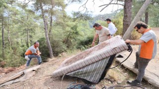 Marmaris Belediyesinden karayolu kenarında temizlik çalışması
