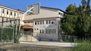 Marmariste depreme dayanıksız okulun yıkımı başladı