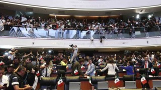 Meksikada yargı reformu oylamasında halk Senatoyu bastı