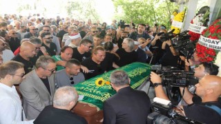 Metin Arolatın cenazesi İzmirde gözyaşlarıyla uğurlandı