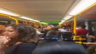 Metroda yer verme kavgası kamerada