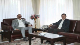 Milletvekili Ateşten Rektör Hacımüftüoğluna hayırlı olsun ziyareti