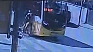 Minibüs bisikletli çocuğa böyle çarptı