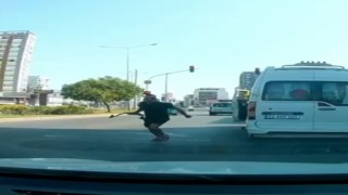 Minibüs şoföründen trafikte araç sürücüsüne halatlı saldırı