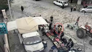 Müşteri gibi pazara geldi, kaşla göz arasında emekli vatandaşın parasını çaldı: O anlar kamerada