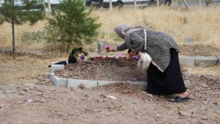 Narin, gelinliği tabuta bırakılarak gözyaşları içinde defnedildi