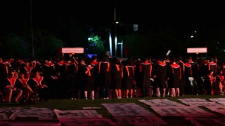 ODTÜ öğrencileri, 2 haftalık Rektör Yozgatlıgilin konuşmasını sahnenin elektriklerini keserek protesto etti