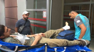 Odun keserken motorlu testereyle ayağını kesti