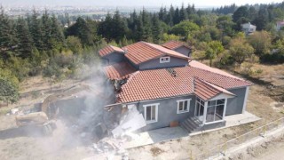 Odunpazarında kaçak villalar yıkılıyor