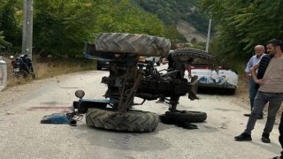 Oğlunun kullandığı traktörün altında can verdi