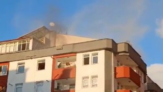 Öğrencilerin kaldığı evde elektrikli battaniyeden yangın çıktı