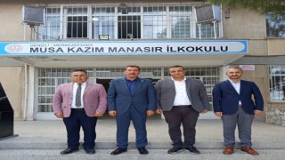 Öğretmen öğrencilerin gözü önünde veli tarafından darp edildi