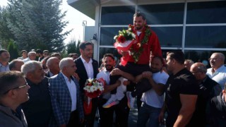 Olimpiyat şampiyonu İbrahim Bölükbaşı, memleketi Erzurumda omuzlarda karşılandı