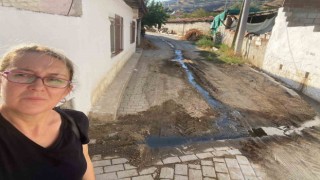 Ömerbeyli Mahallesi sakinleri, sokağa akıtılan pis sulardan şikayetçi