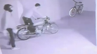 Örtülü motosiklet hırsızları önce kameraya, sonra polise yakalandı
